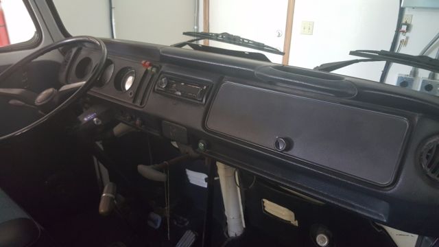 1971 gray Volkswagen Bus/Vanagon