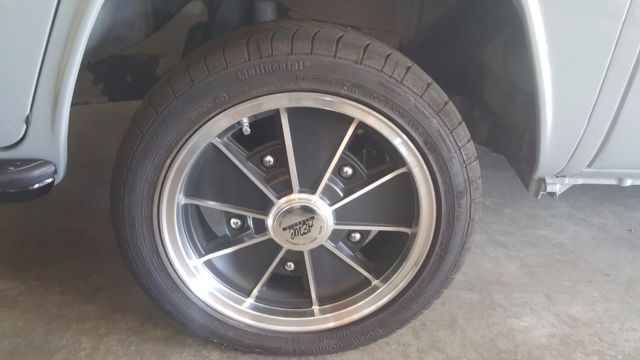 1971 gray Volkswagen Bus/Vanagon