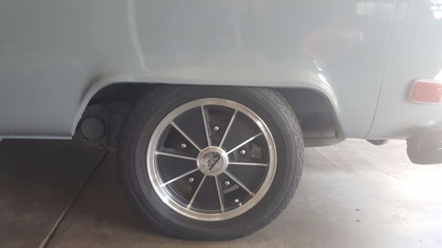 1971 gray Volkswagen Bus/Vanagon