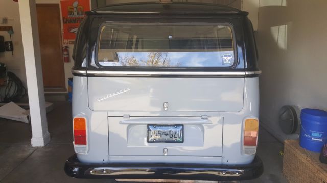 1971 gray Volkswagen Bus/Vanagon