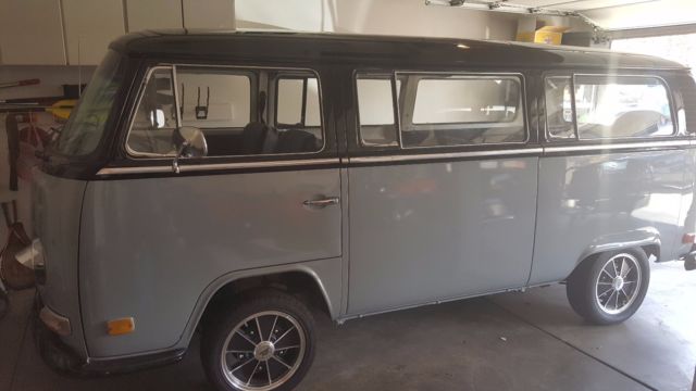 1971 gray Volkswagen Bus/Vanagon