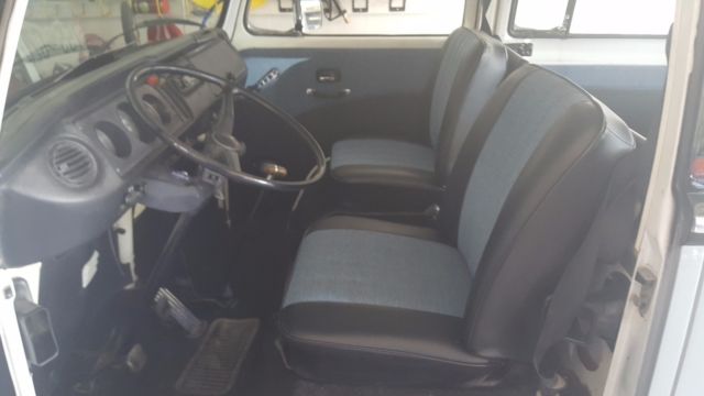 1971 gray Volkswagen Bus/Vanagon