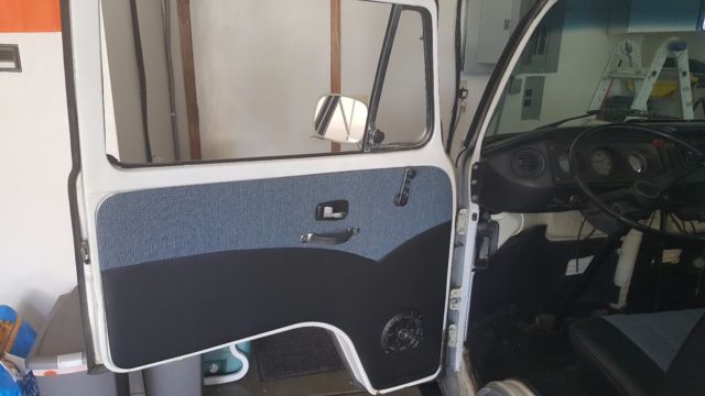 1971 gray Volkswagen Bus/Vanagon