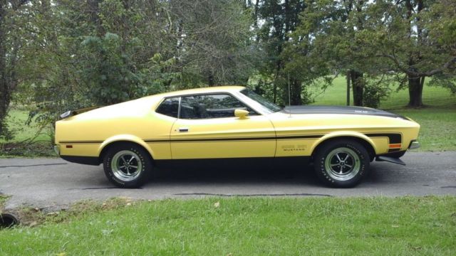 1971 Yellow Ford Mustang Fastback