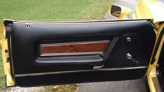 1971 Yellow Ford Mustang Fastback