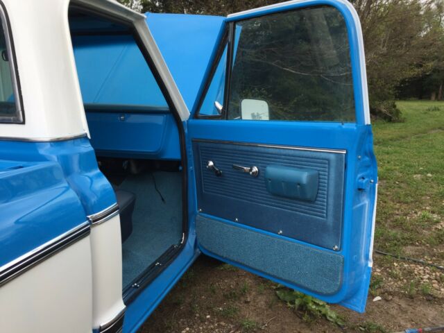 1971 2 Tone Blue & White Chevrolet C-10