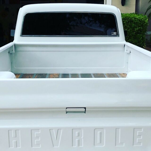 1971 White Chevrolet C-10 Cab & Chassis