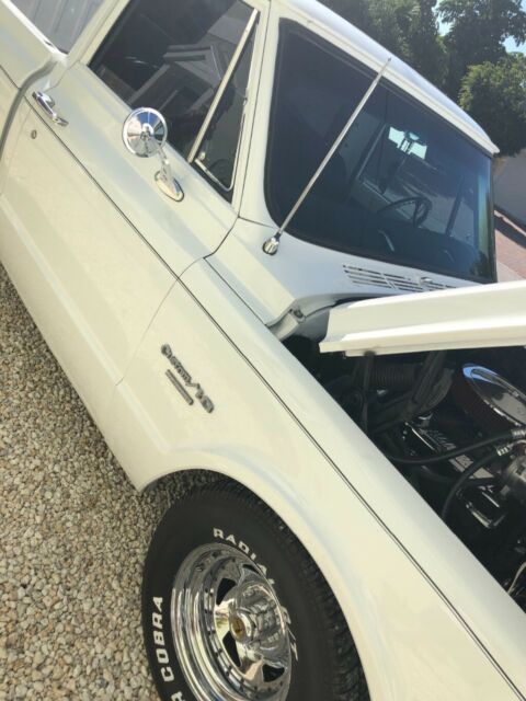 1971 White Chevrolet C-10 Cab & Chassis