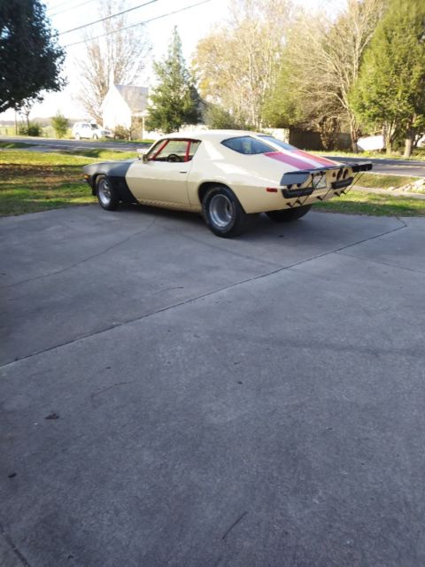 1971 Yellow Chevrolet Camaro Coupe