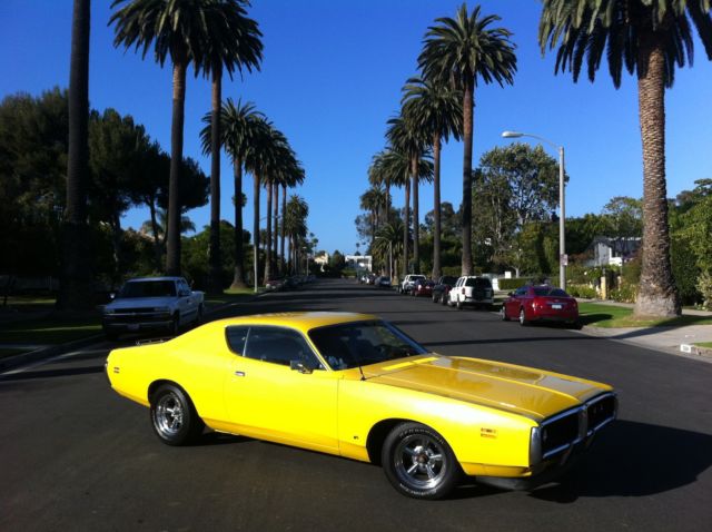 1971 Yellow Dodge Charger Coupe