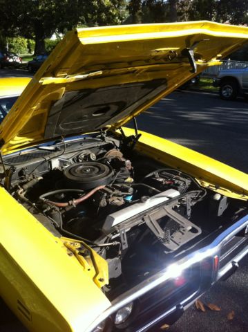 1971 Yellow Dodge Charger Coupe