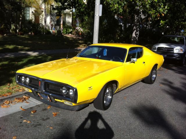 1971 Yellow Dodge Charger Coupe