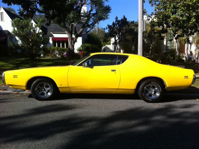 1971 Yellow Dodge Charger Coupe