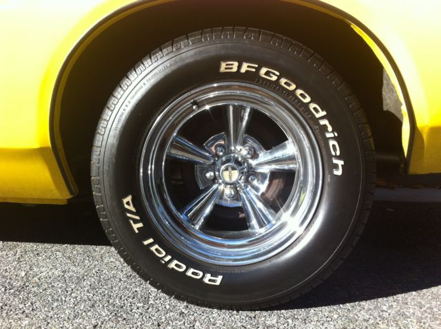 1971 Yellow Dodge Charger Coupe