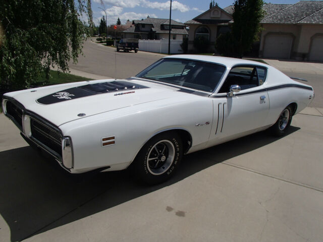 1971 White Dodge Charger
