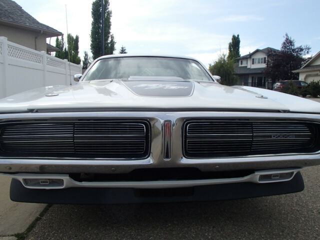 1971 White Dodge Charger
