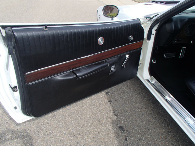 1971 White Dodge Charger