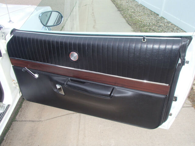 1971 White Dodge Charger