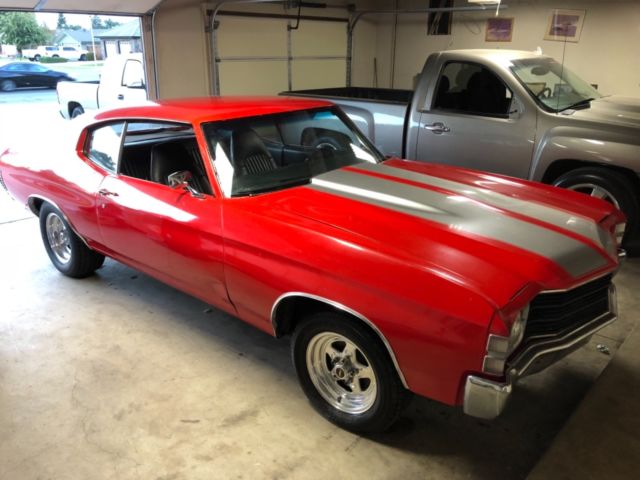 1971 Red Chevrolet Chevelle Coupe