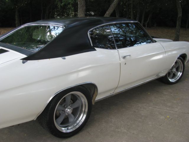 1971 White Chevrolet Chevelle Coupe