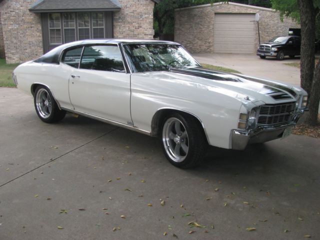 1971 White Chevrolet Chevelle Coupe