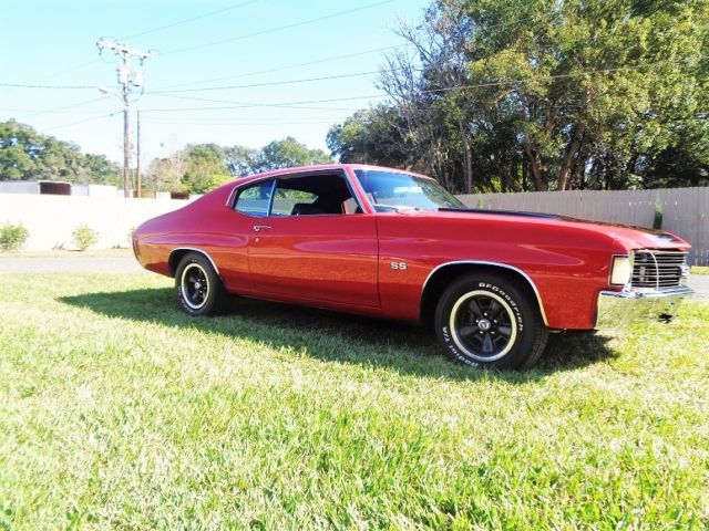 1971 red Chevrolet Chevelle coupe