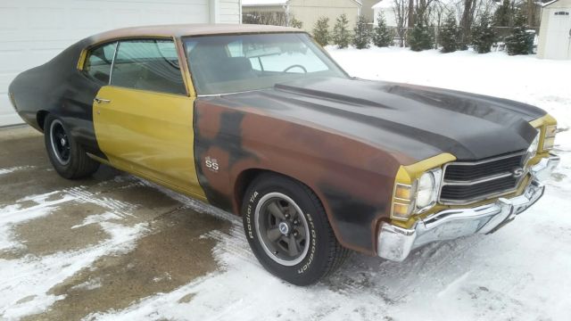 1971 Gold Chevrolet Chevelle Coupe