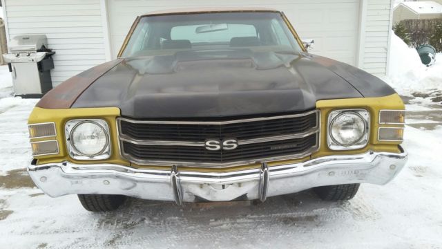 1971 Gold Chevrolet Chevelle Coupe