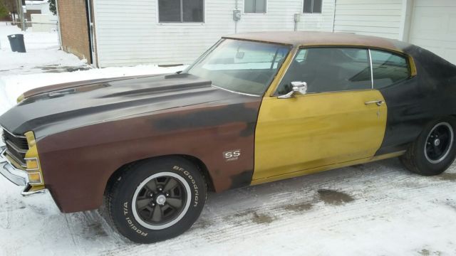 1971 Gold Chevrolet Chevelle Coupe