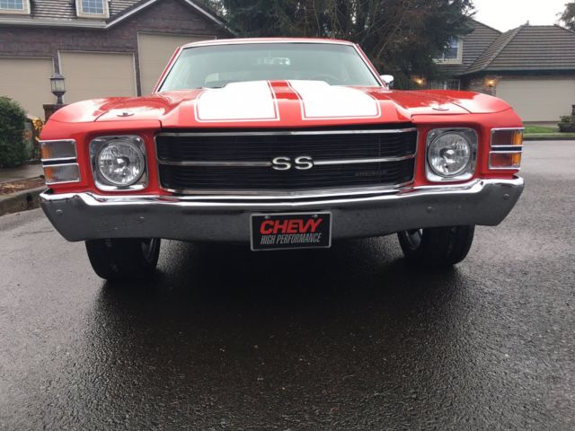 1971 Red Chevrolet Chevelle Coupe