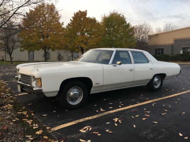 1971 White Chevrolet Biscayne Sedan