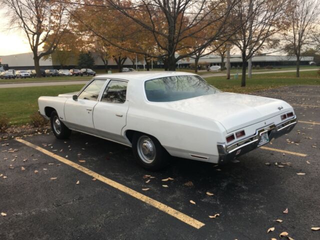 1971 White Chevrolet Biscayne Sedan