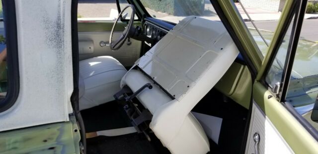 1971 green Chevrolet Blazer --