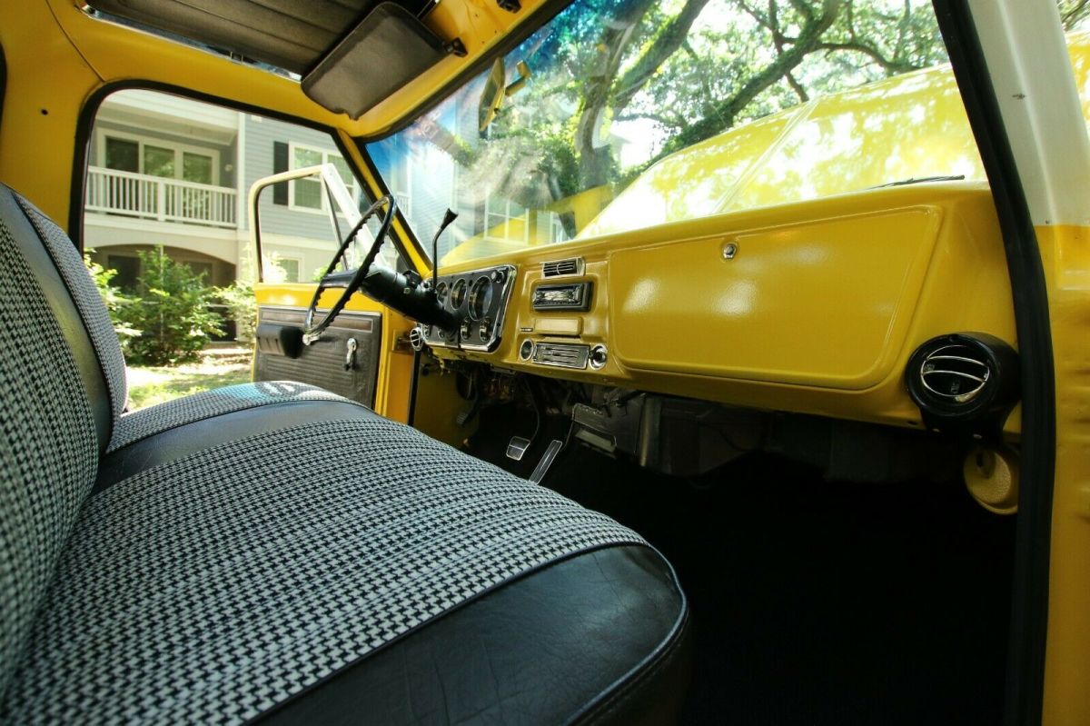 1971 Chevrolet C-10 Standard Cab Pickup