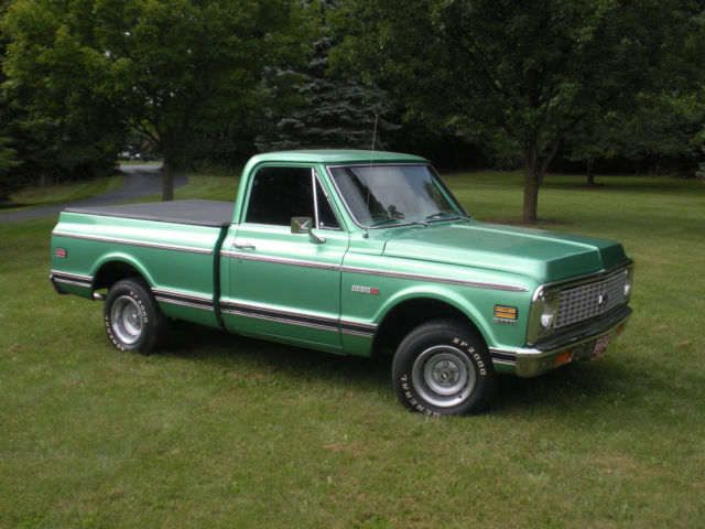 1971 green Chevrolet C-10 Standard Cab Pickup