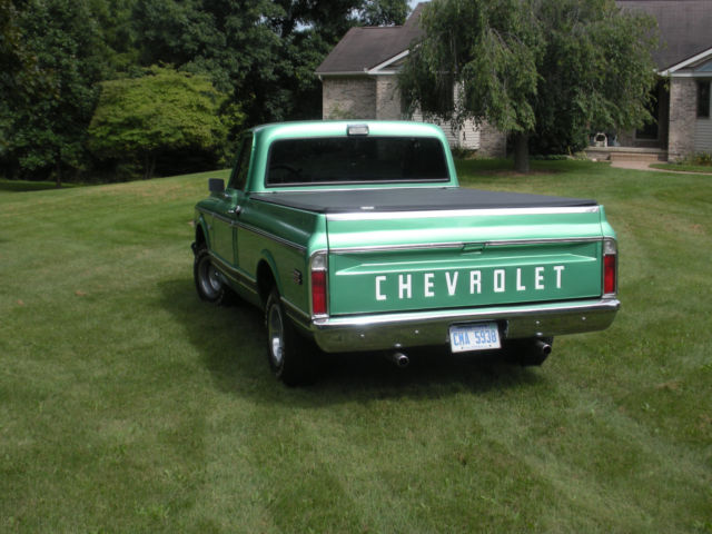 1971 green Chevrolet C-10 Standard Cab Pickup
