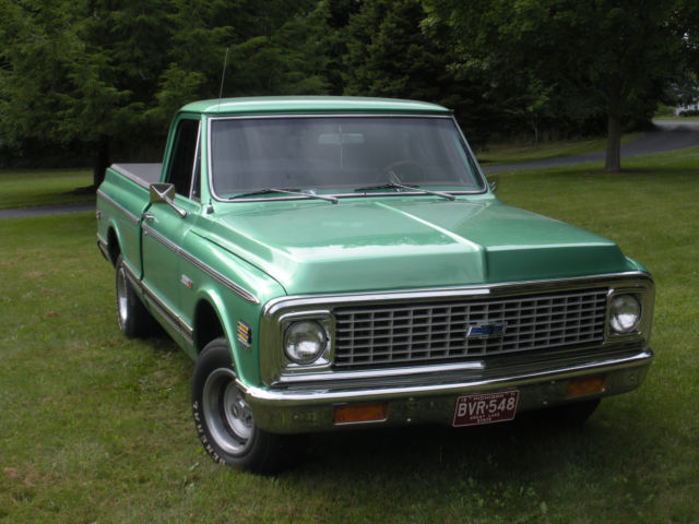 1971 green Chevrolet C-10 Standard Cab Pickup