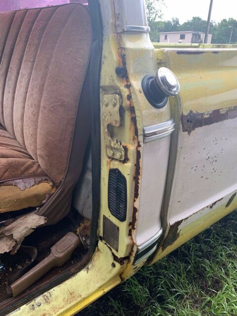 1971 Yellow Chevrolet C-10 Standard Cab Pickup