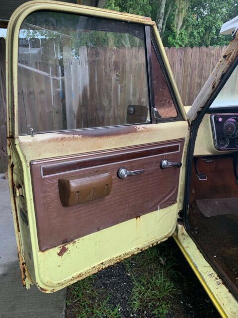 1971 Yellow Chevrolet C-10 Standard Cab Pickup