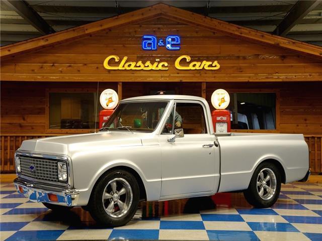 1971 Silver Chevrolet C-10 --