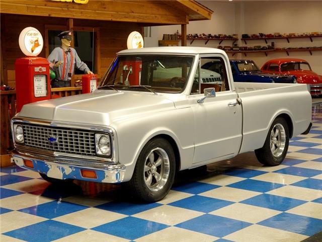 1971 Silver Chevrolet C-10 --
