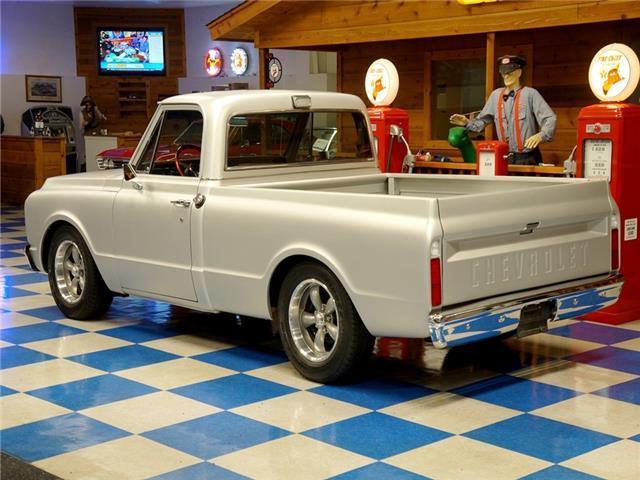 1971 Silver Chevrolet C-10 --