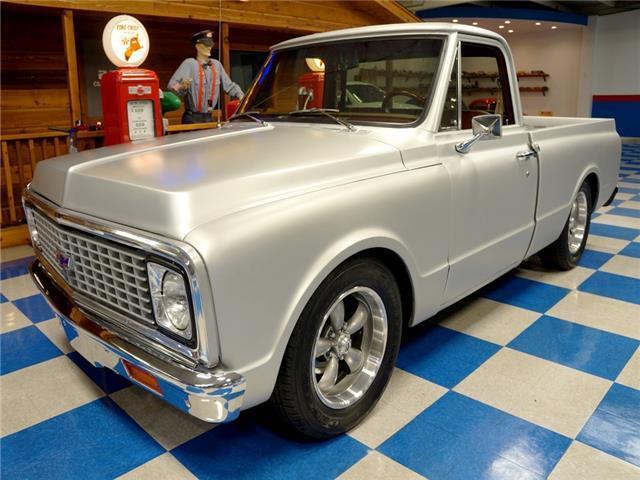 1971 Silver Chevrolet C-10 --
