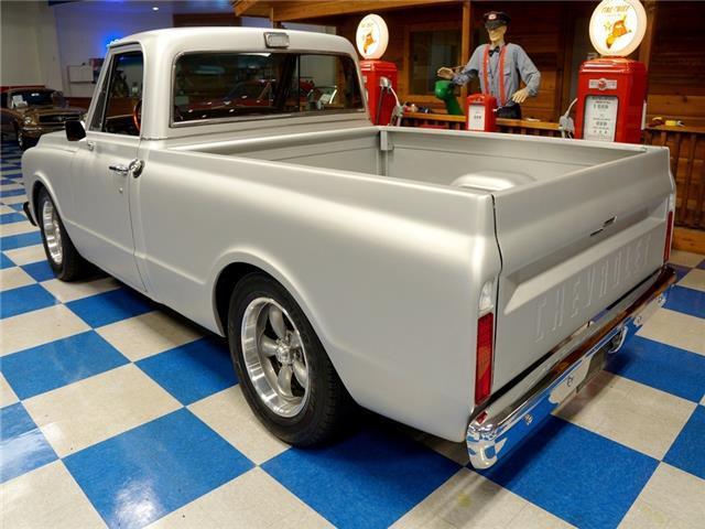 1971 Silver Chevrolet C-10 --