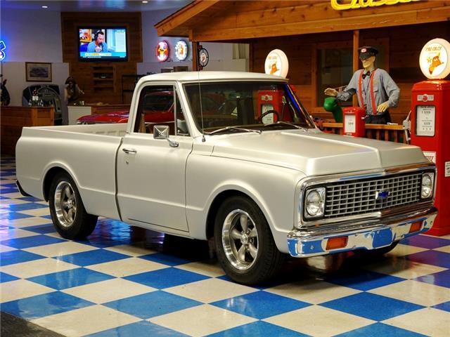 1971 Silver Chevrolet C-10 --