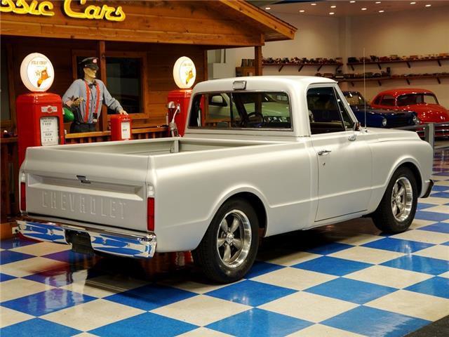 1971 Silver Chevrolet C-10 --