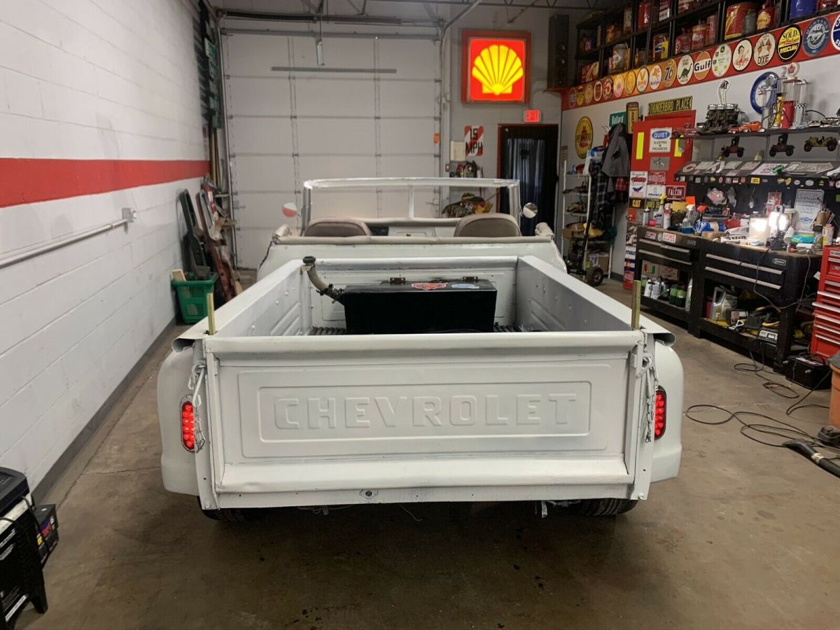 1971 White Chevrolet C10/K10