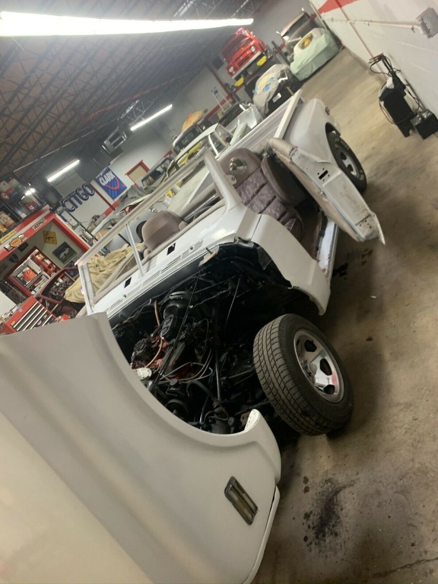 1971 White Chevrolet C10/K10