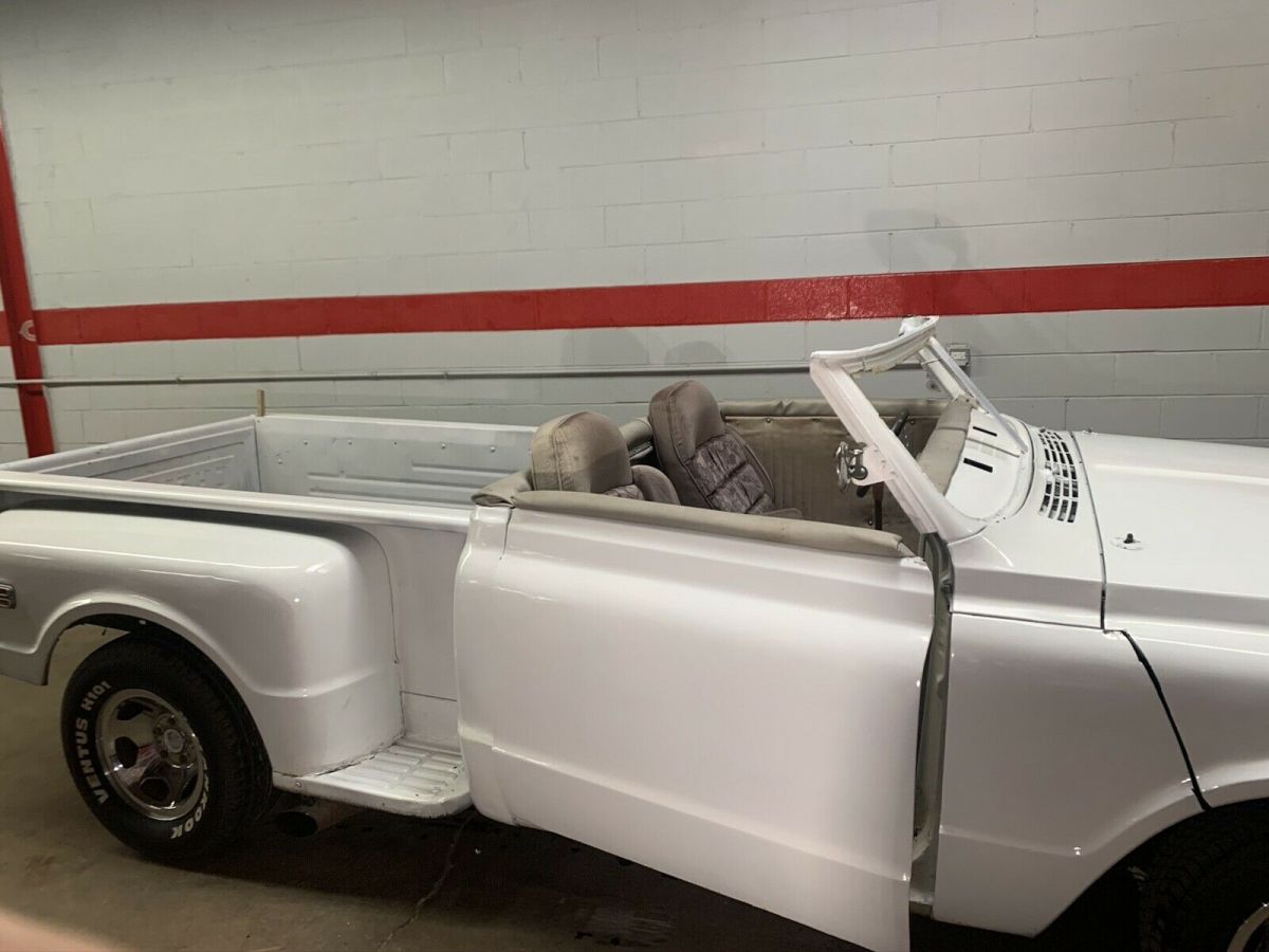 1971 White Chevrolet C10/K10