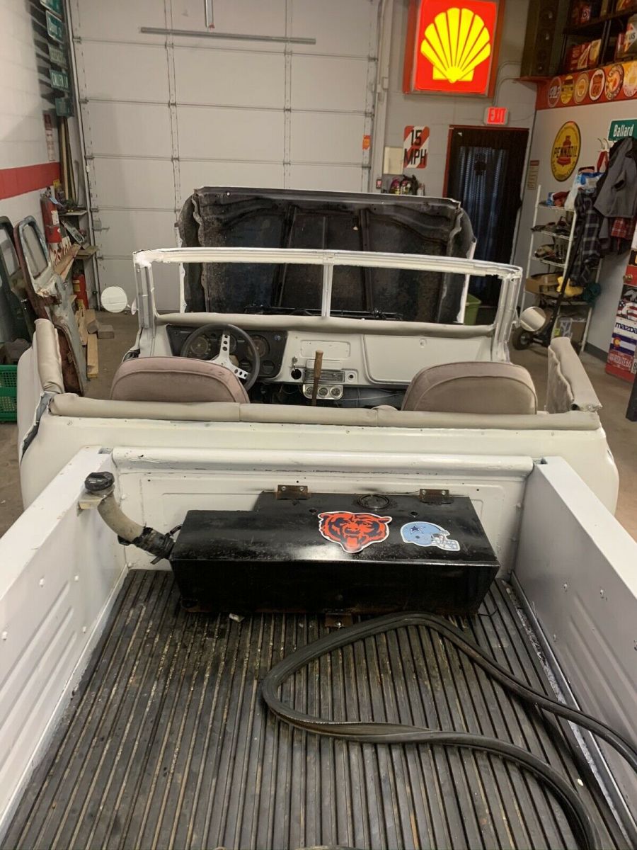 1971 White Chevrolet C10/K10